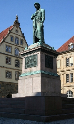 Schillerdenkmal auf dem Schillerplatz in Stuttgart (Quelle: Wikipedia Commons)